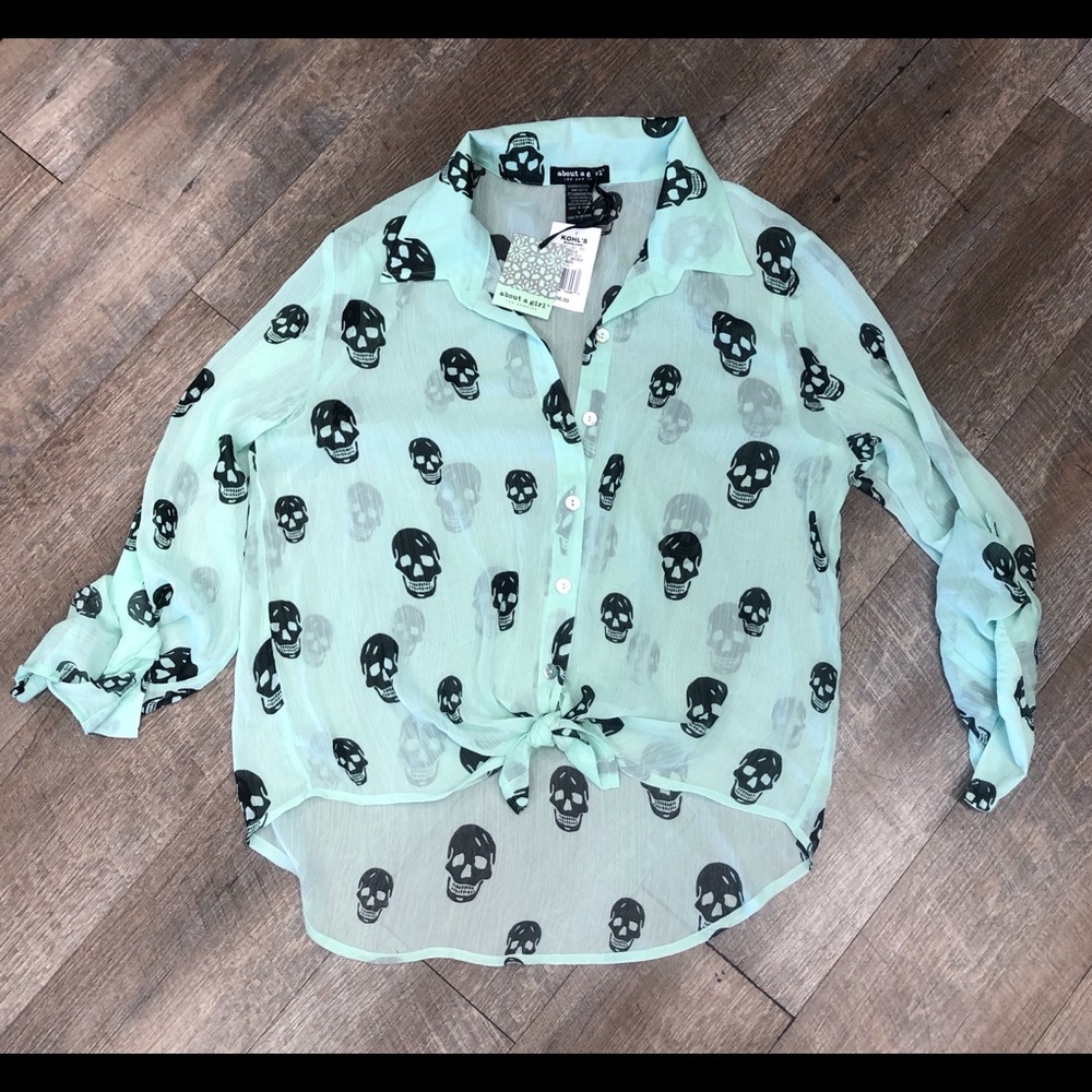 NWT Kohl’s About A Girl Top - L